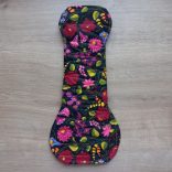 Fekete alapon virágok mosható betét 30cm