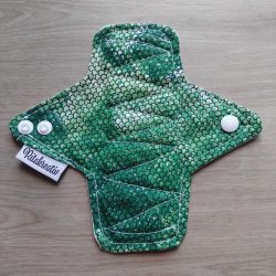   Kígyóbőr tisztasági mosható betét 18cm (piskóta forma)