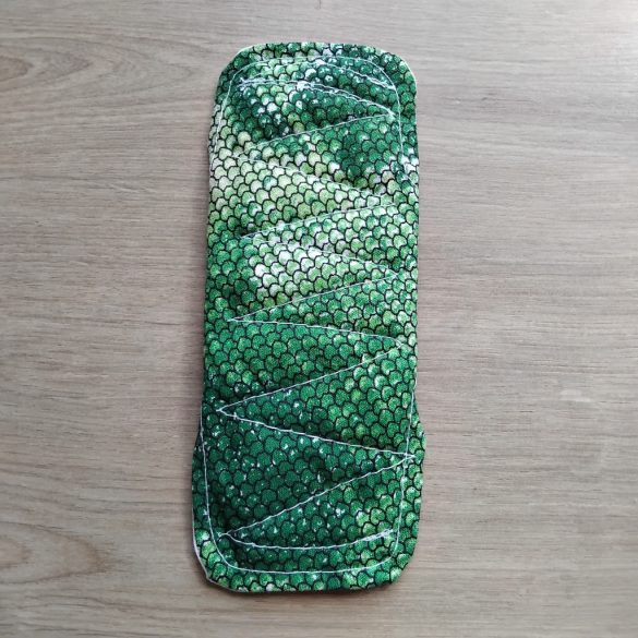 Kígyóbőr tisztasági mosható betét 18cm (piskóta forma)