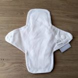 Levendula tisztasági mosható betét 16cm (piskóta forma)