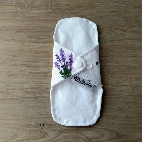 Levendula tisztasági mosható betét 16cm (piskóta forma)