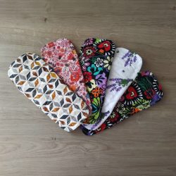   5db 18cm mosható tisztasági betét meglepetés mintával (piskóta forma)