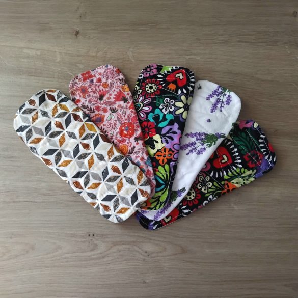 5db 18cm mosható tisztasági betét meglepetés mintával (piskóta forma)