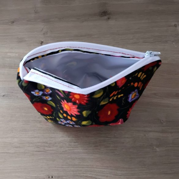 Mosható betét tartó fekete alapon virágok