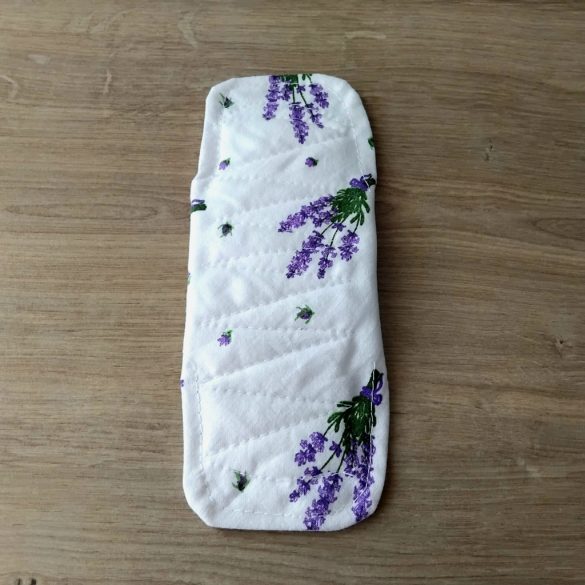 Levendula tisztasági mosható betét 18cm (piskóta forma)