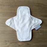 Levendula tisztasági mosható betét 18cm (piskóta forma)