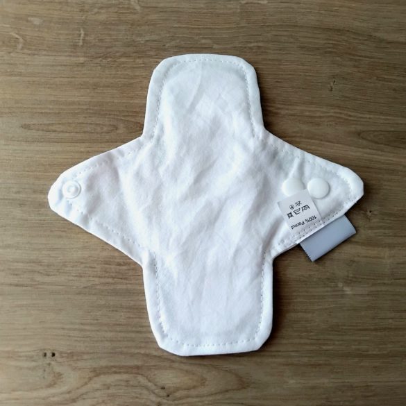 Levendula tisztasági mosható betét 18cm (piskóta forma)