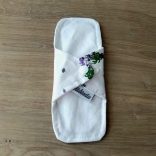 Levendula tisztasági mosható betét 18cm (piskóta forma)