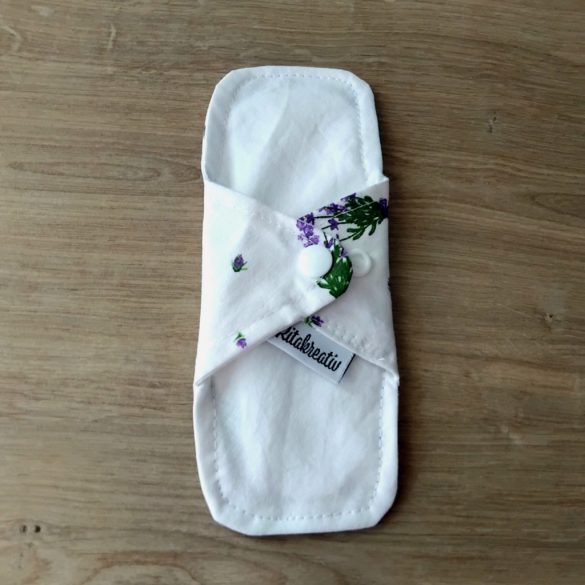 Levendula tisztasági mosható betét 18cm (piskóta forma)